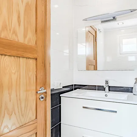 펜션 Versatile Oasis By Interhome
